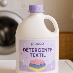 Garrafa lila de Detergente Textil PROECO junto a una lavadora